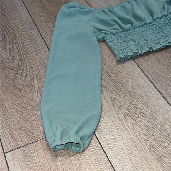 SHEIN Sage Green Long Sleeve Smocked Crop Top - Picture 2 of 9
